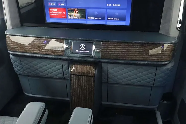 Finished partition wall with leather cladding