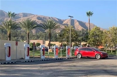 Tesla har kommit med nya knep för att ta ut tilläggsavgifter under hektiska t...