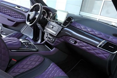 Topcar Modifierad Mercedes AMG GLE 63 med kolfiber och lila läderinredning.