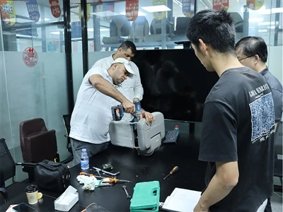 Xiamen Kench Car Seat Manufacturing välkomnar utländska kunder att besöka